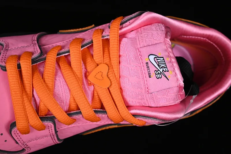 All Categories Nk SB Dunk Series Nk SB Dunk Low Low-top sneakers J version The Powerpuff Girls x Nk SB Dunk Low Powerpuff Girls joint model Low-top casual sneakers FD2631-600
